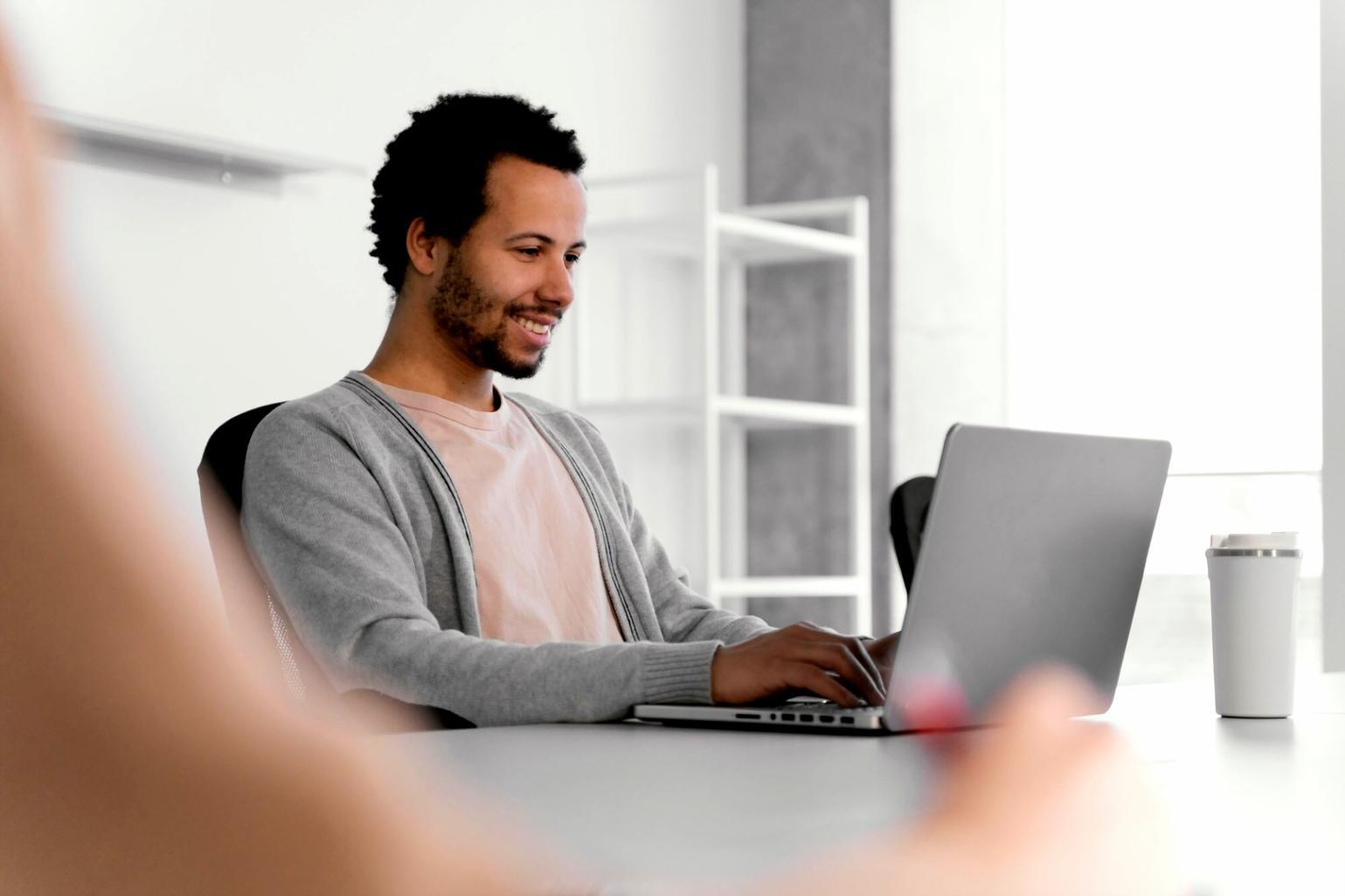 Team bei der Arbeit an Finanzlösungen